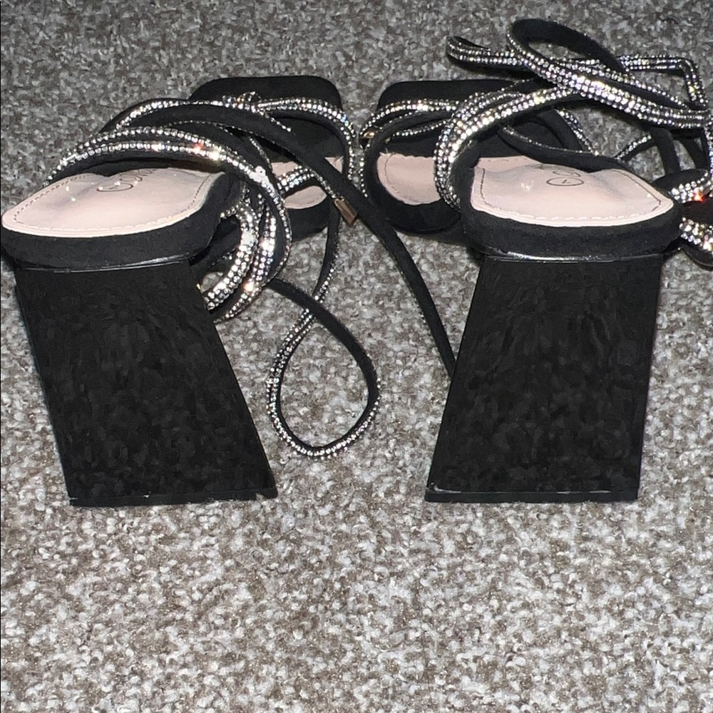 Elegant Black Strappy Heels - Picture 6 of 7